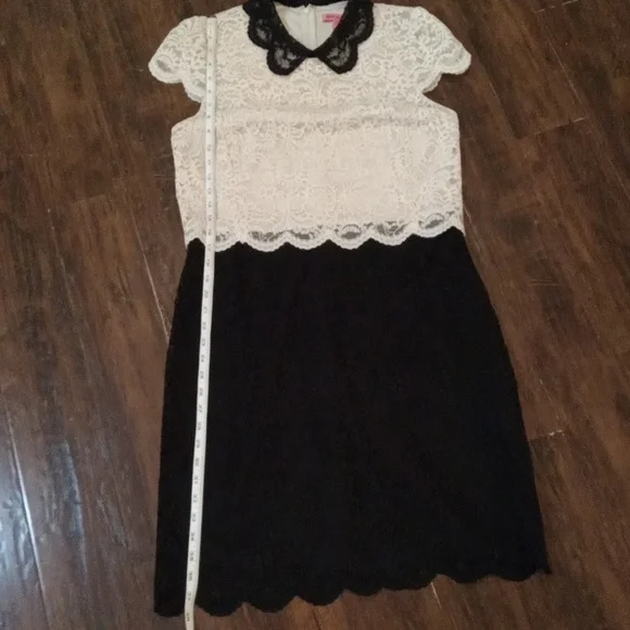 Betsy Johnson Ivory and Black Lace Dress with Collar Size 14 - Picture 9 of 12